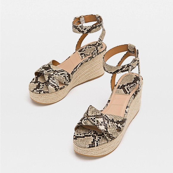 Animal print wedges STRADIVARIUS - Picture 7 of 7